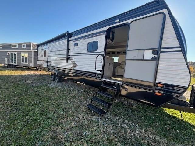 Outside View of 2026 RECREATION BY DESIGN GRAND TRAVEL HC34FB